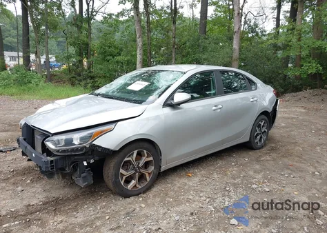 2021 Kia Forte Lxs z USA, uszkodzony, nr VIN 3KPF24AD1ME279713